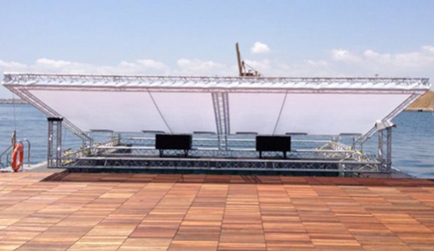 ENJOY THE BEST CINEMA IN THE FIRST FLOATING SCREEN IN SPAIN 