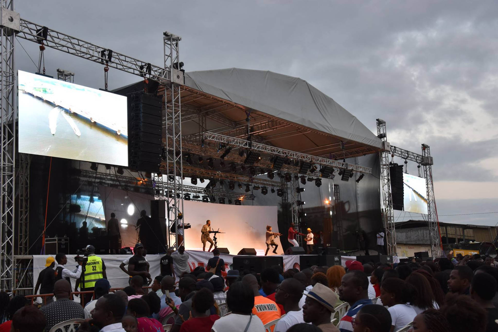 Fenix 20 years magic system culture palace of abidjan (ivory coast) Fenix 20 years magic system culture palace of abidjan (ivory coast)