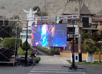 Torres con pantalla LED @ Lurigancho-Chosica (Perú)
